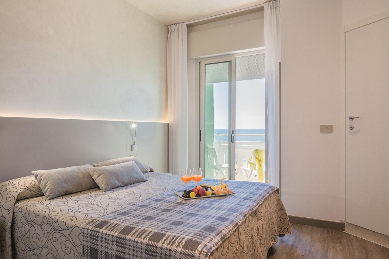 Hotel Montecarlo 3 Stelle Superior Caorle Exterior foto